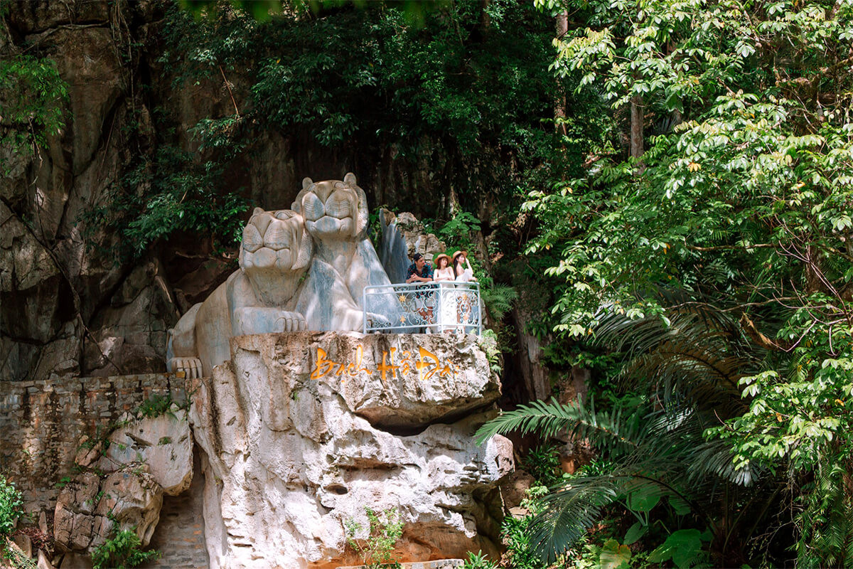 Bạch Hổ Đài (Nguồn: Cổng Trời Đông Giang)